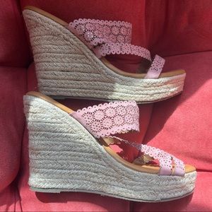 Venus mauve pink crochet flower strap wedges heels